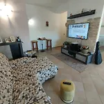 Mira برايا إيه ماري